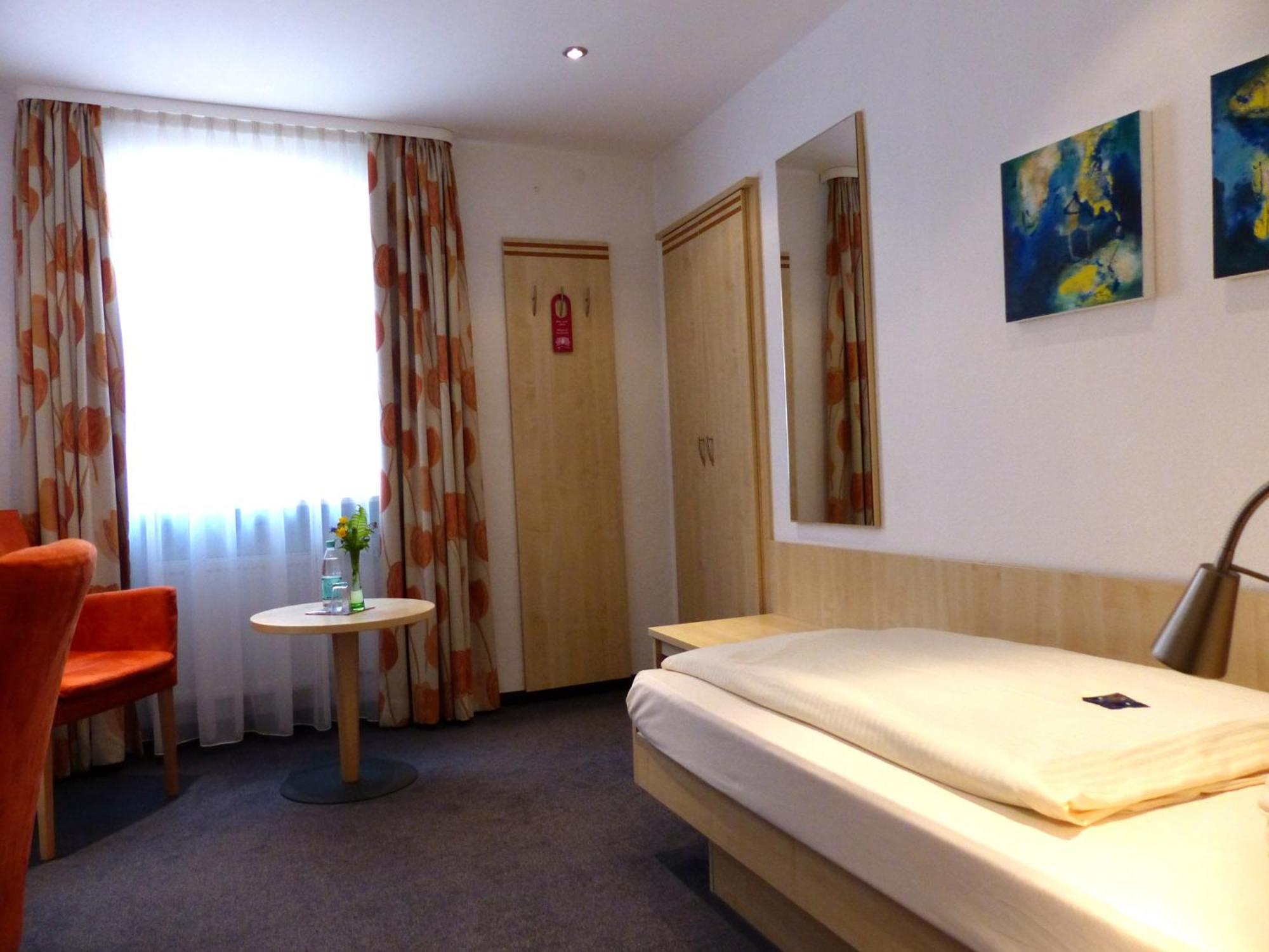 Hasi'S Hotel Grafing Esterno foto