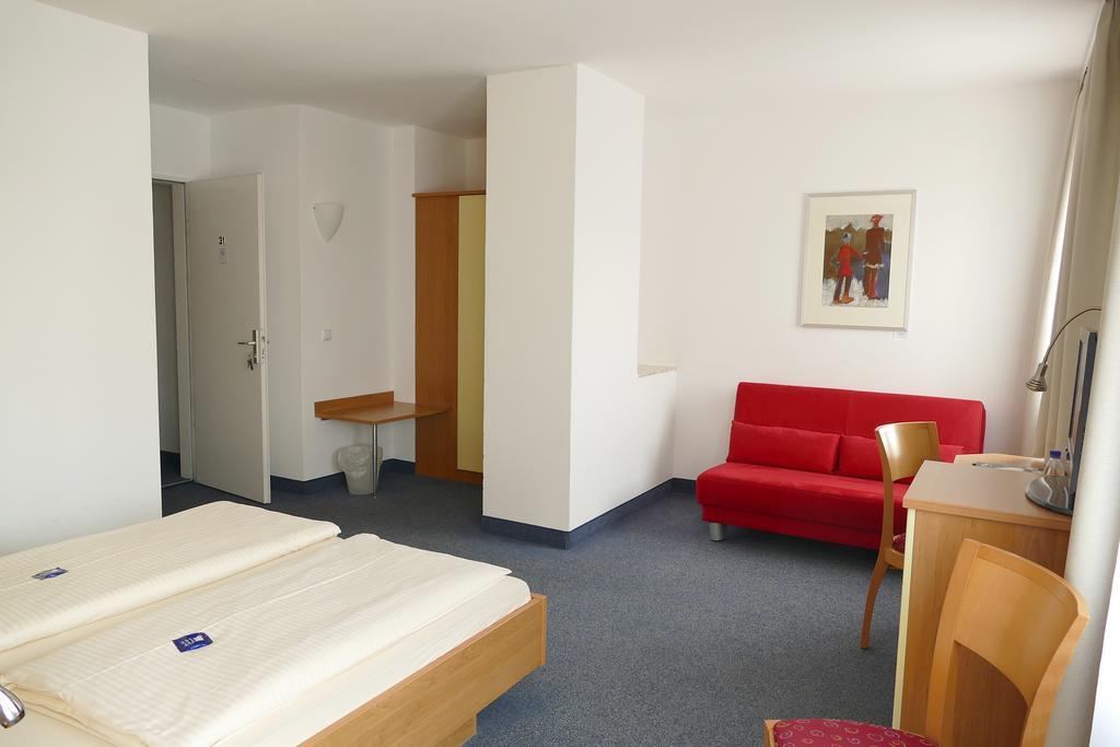 Hasi'S Hotel Grafing Esterno foto